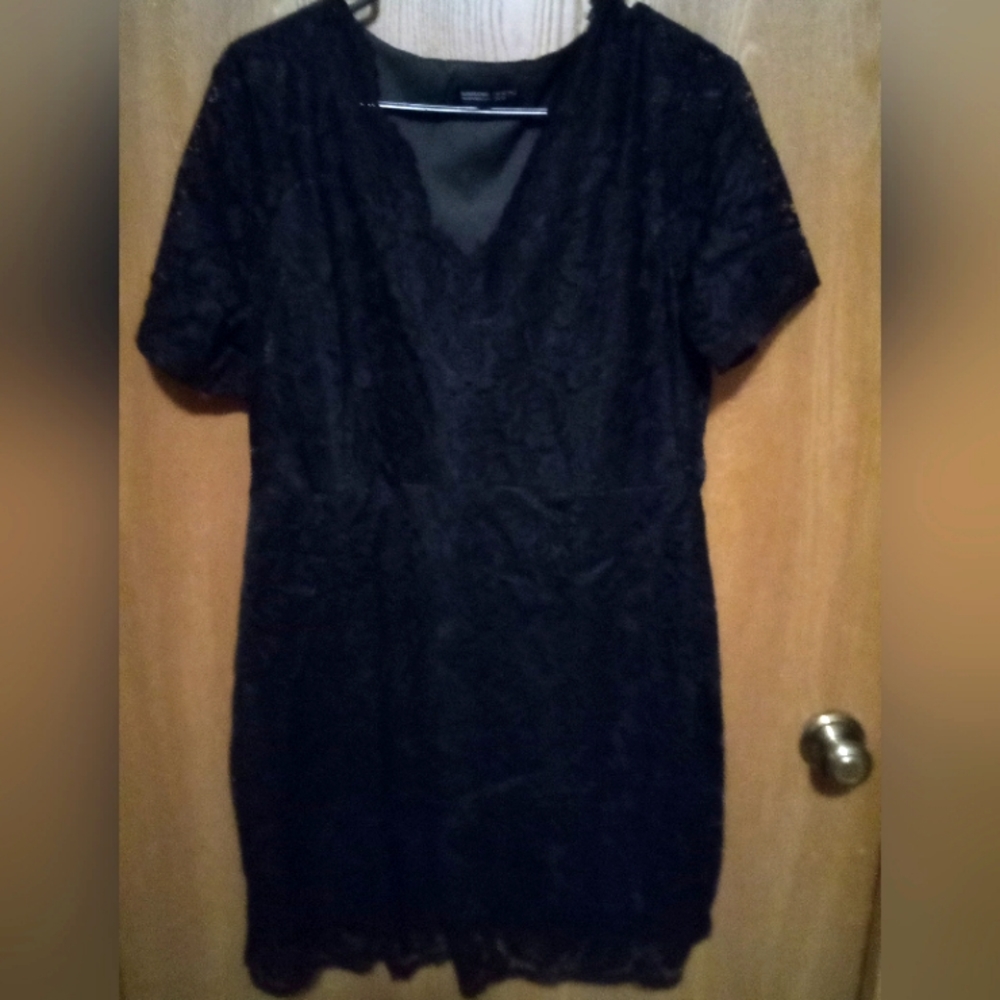 Bloom chic Black lace overlay short sleeve above knee dress